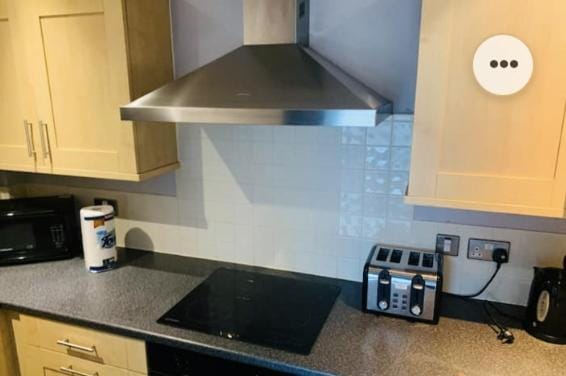 2 Bedroom FREE Parking by Concert Square sleeps 8 Apartment in Liverpool