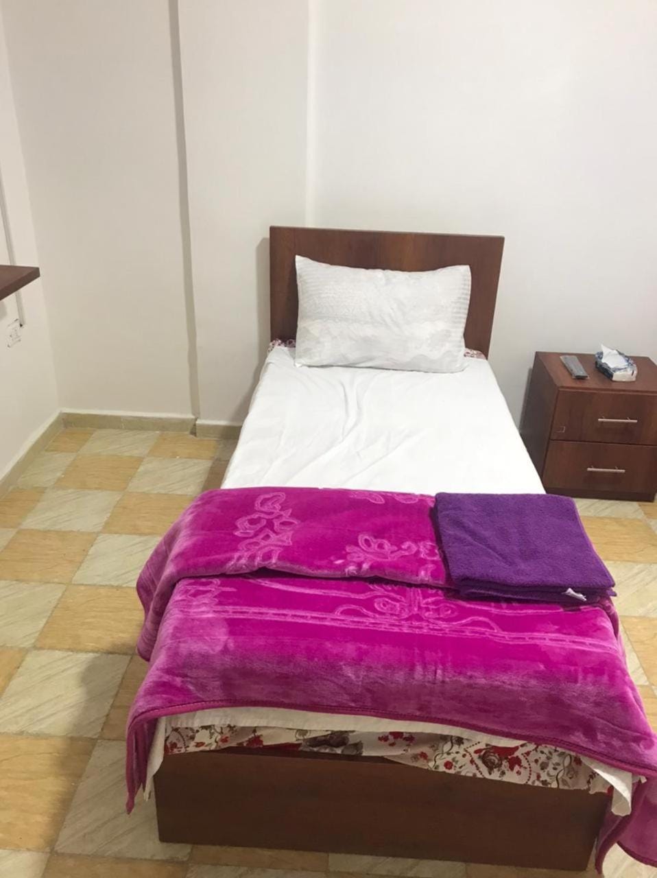 Bed, towels