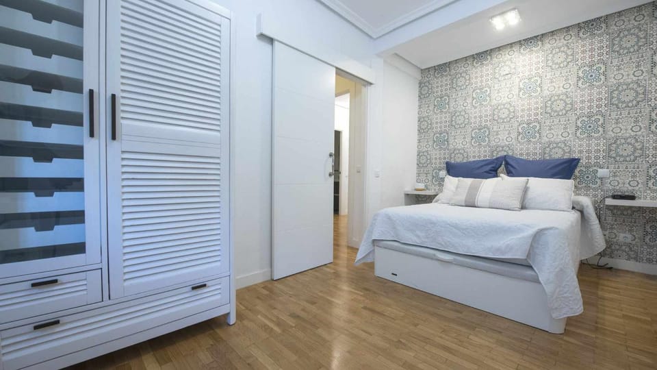 Bed, Photo of the whole room, Bedroom, wardrobe