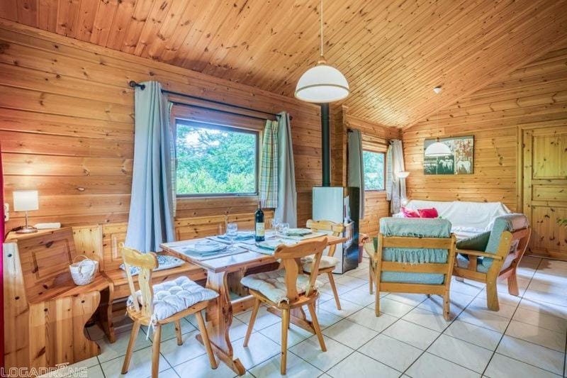 Seating area, Dining area