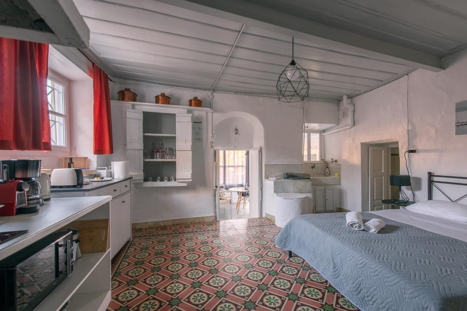 Kitchen or kitchenette, Bedroom