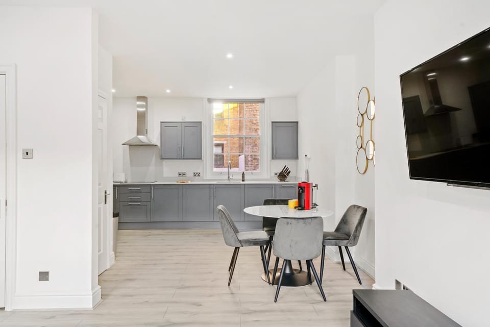 Kitchen or kitchenette, Dining area, minibar, pet friendly, stove