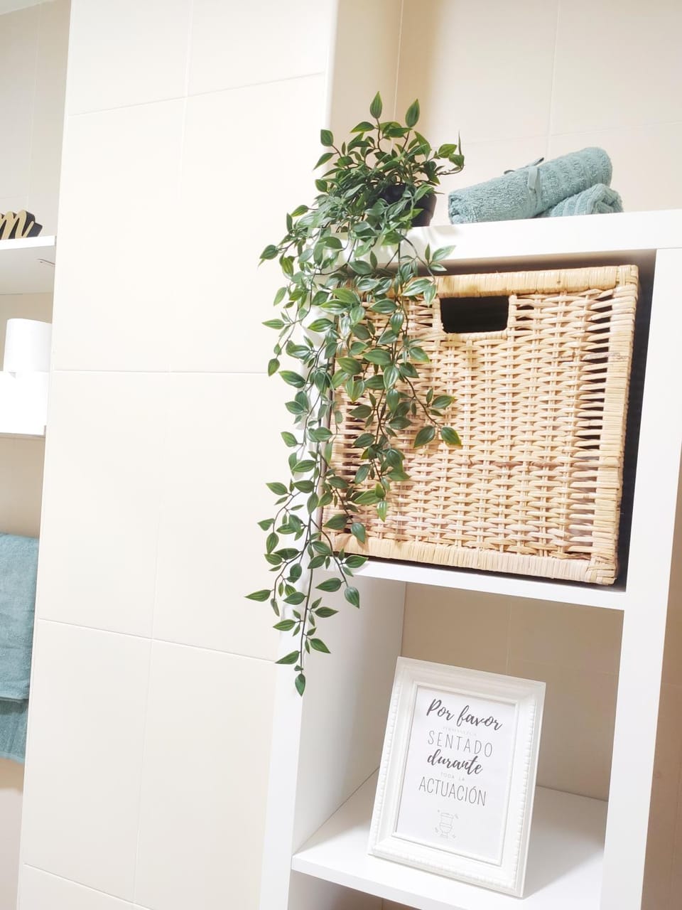 Bathroom, Decorative detail