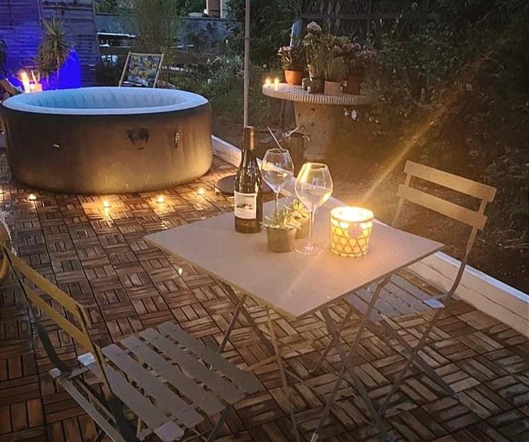 Superbe appartement avec jacuzzi avec jardin privé House in Villeurbanne