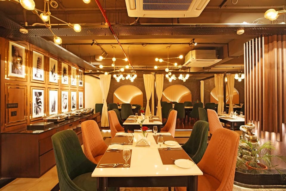 Restaurant/places to eat, Restaurant/places to eat, Living room, Banquet/Function facilities, Seating area