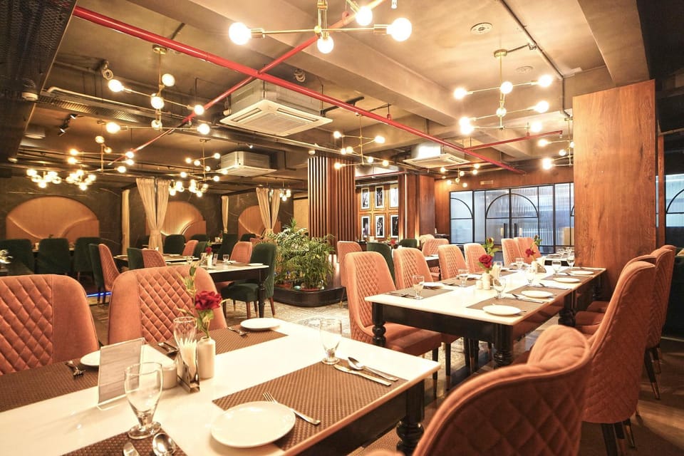 Restaurant/places to eat, Restaurant/places to eat, Living room, Banquet/Function facilities, Seating area