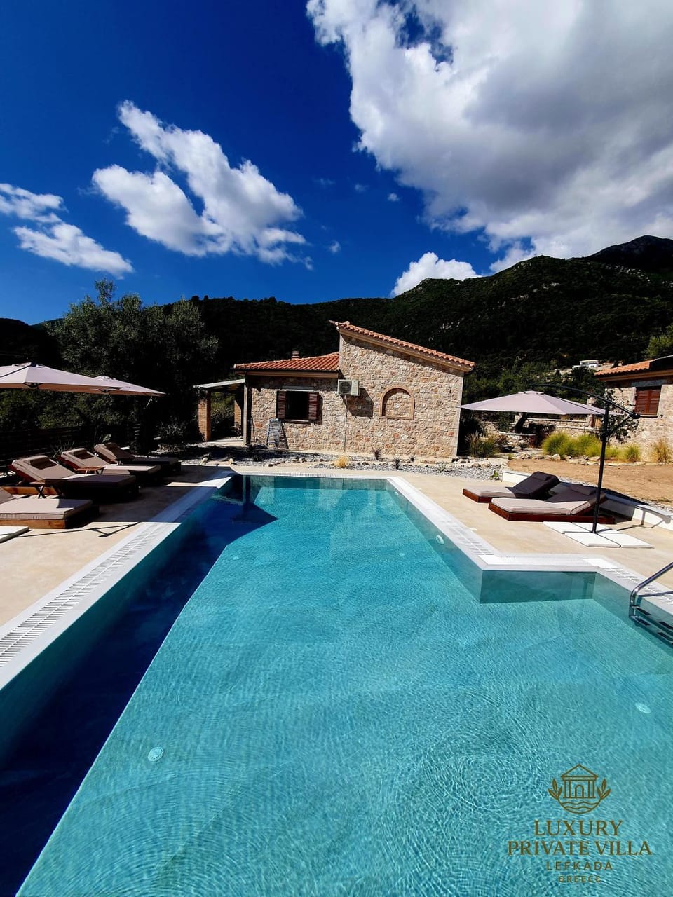 Property building, Summer, Pool view, Swimming pool