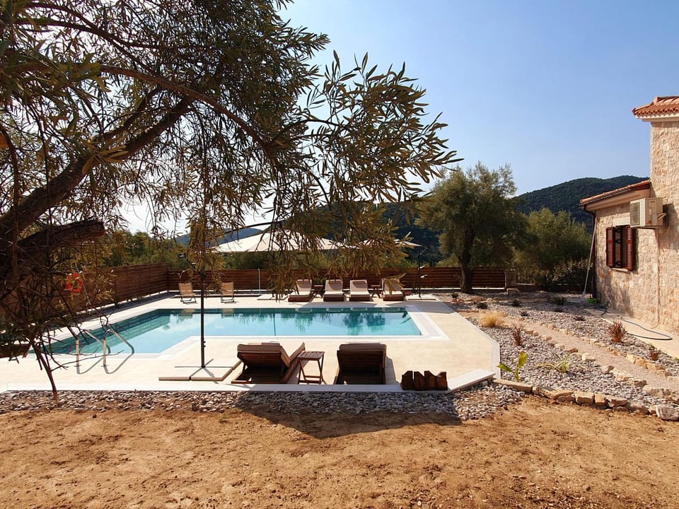 Day, Natural landscape, Mountain view, Pool view, Swimming pool, Swimming pool, sunbed
