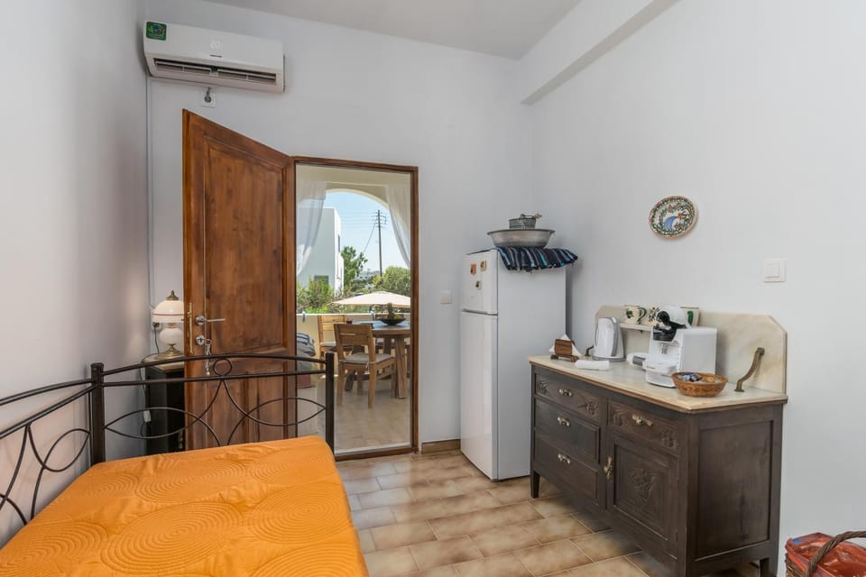Bed, Coffee/tea facilities, air conditioner