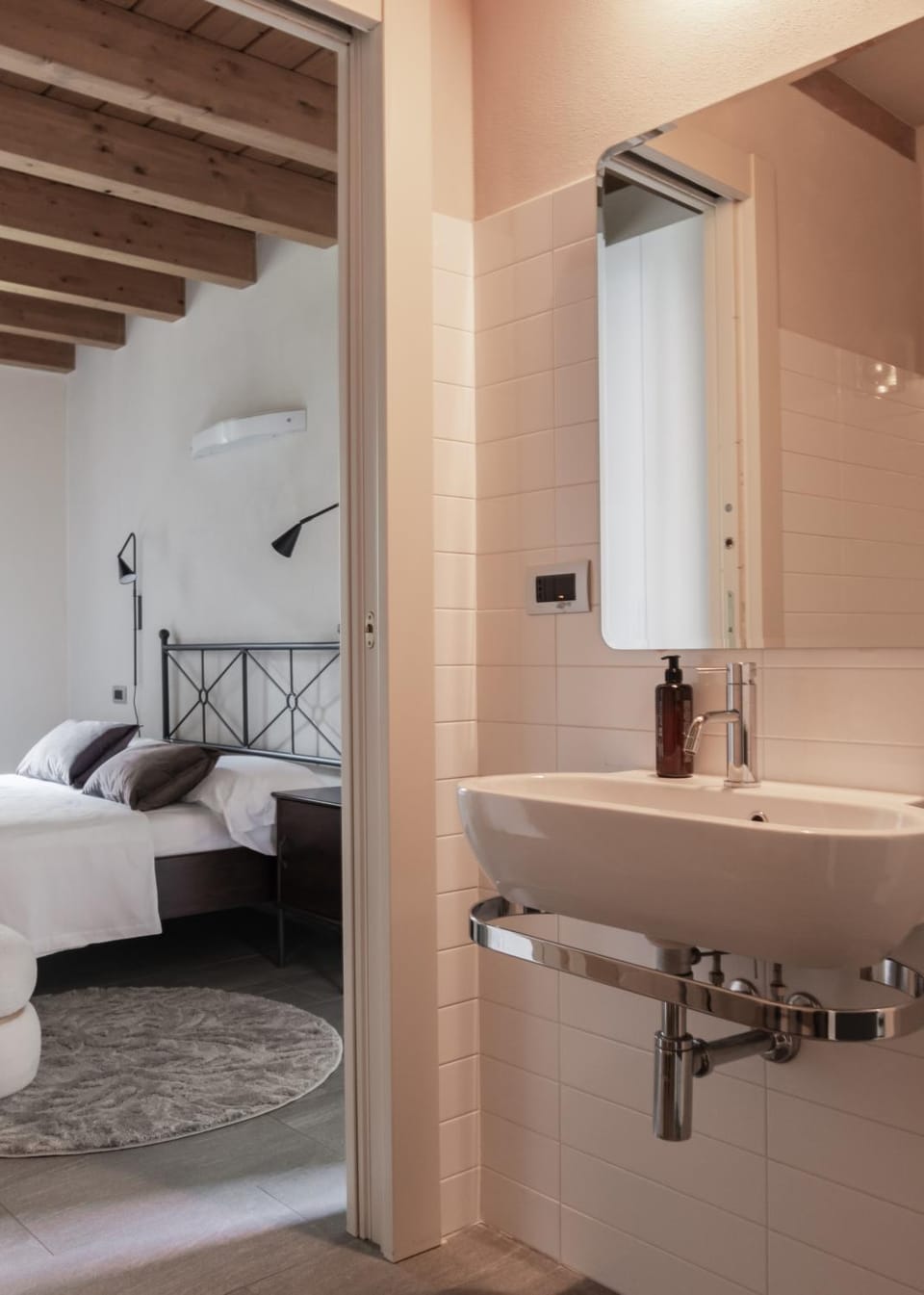 Bathroom, Photo of the whole room, towels
