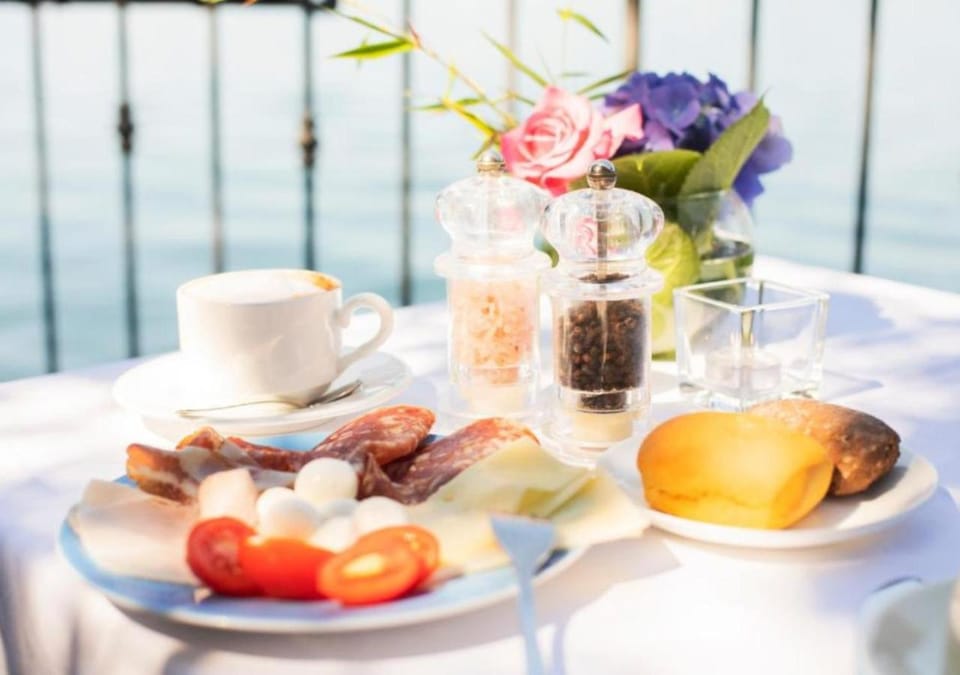 Breakfast, Breakfast