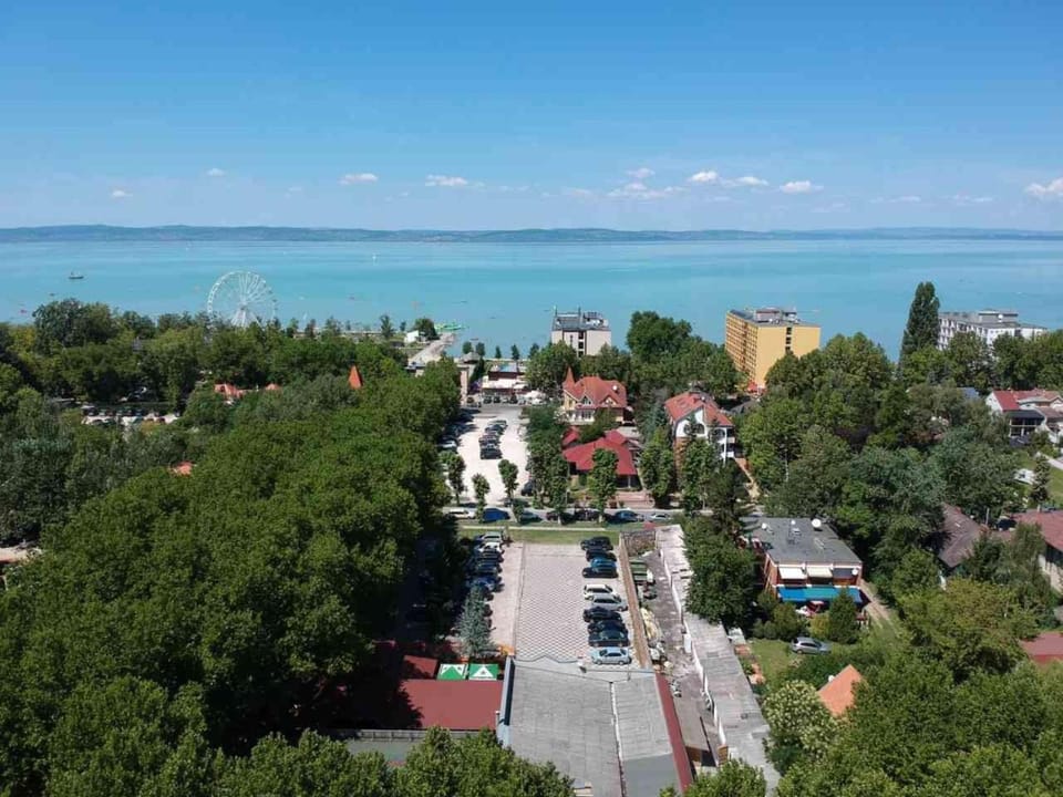 Off site, Bird's eye view