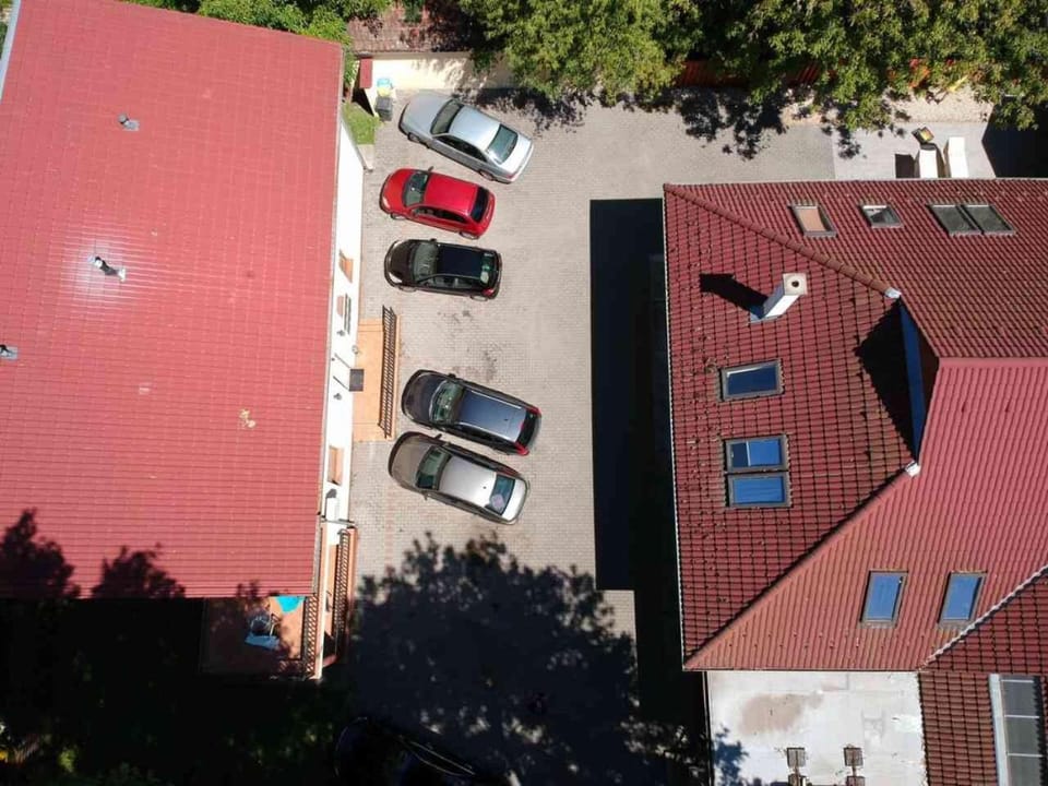 Off site, Bird's eye view, On site