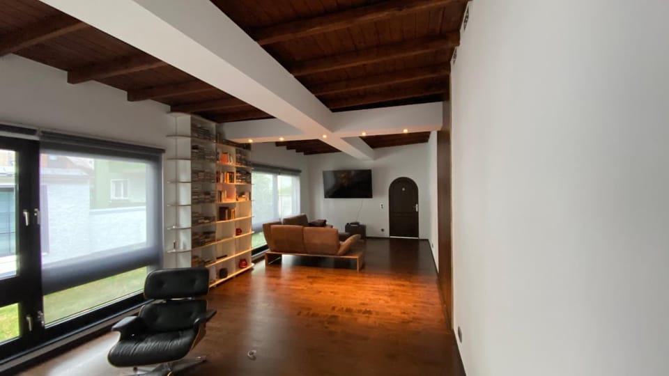 Communal lounge/ TV room, Living room, Seating area, Evening entertainment