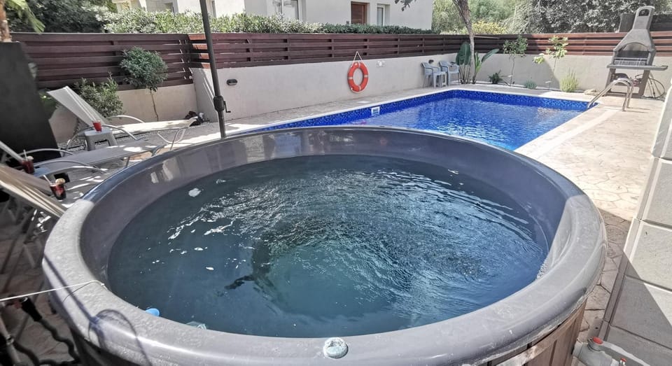 Hot Tub, Hot Tub, Massage, Spa and wellness centre/facilities, Pool view, Swimming pool, Open Air Bath, sunbed