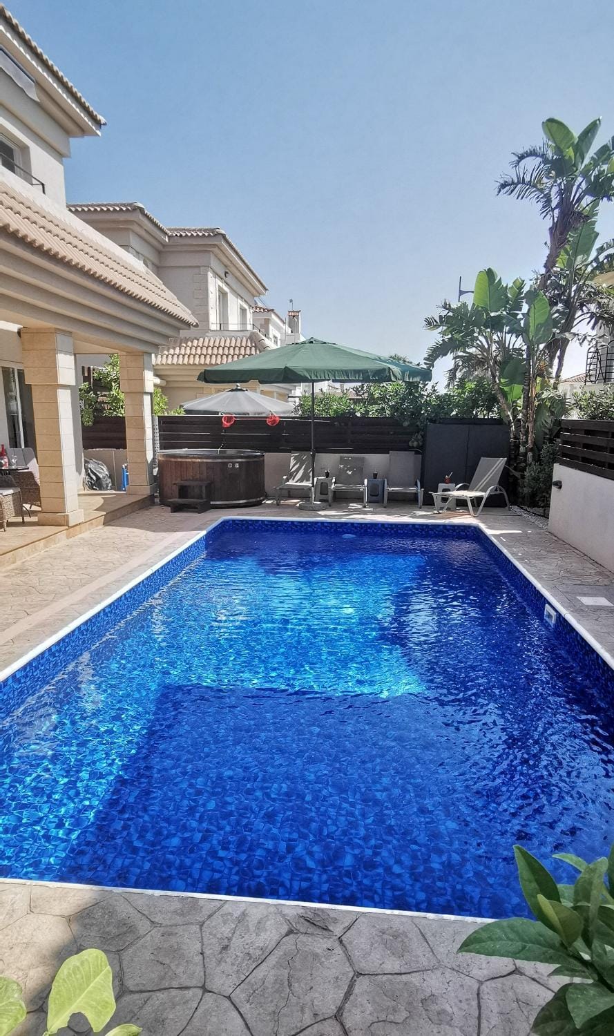 Property building, Hot Tub, Swimming pool, Swimming pool