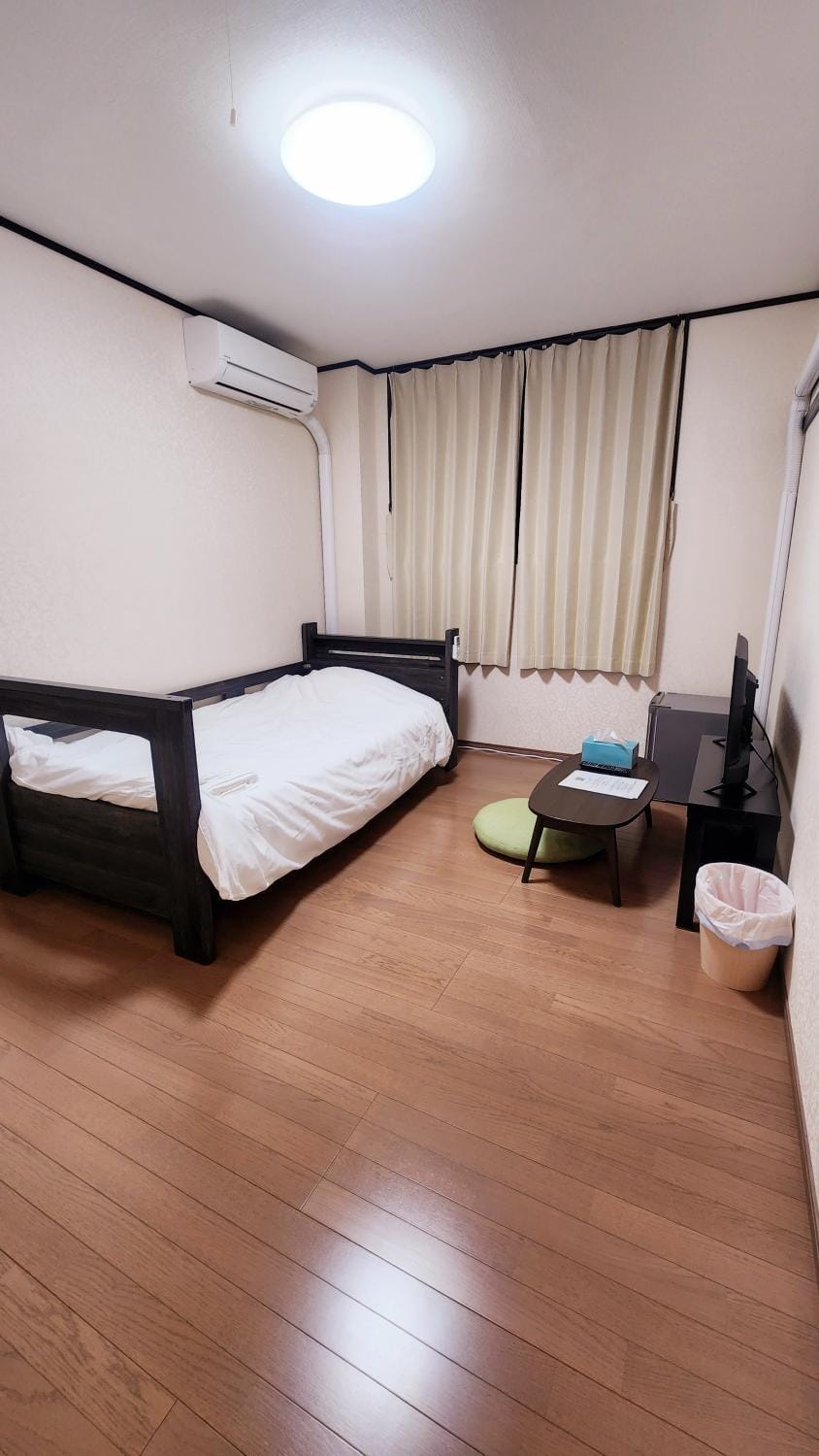 Bed, TV and multimedia, Photo of the whole room, Bedroom, air conditioner