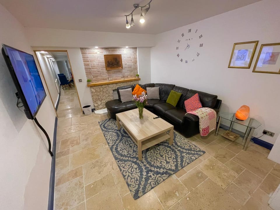 2 Bedroom Cottage Gloucester city center House in Gloucester