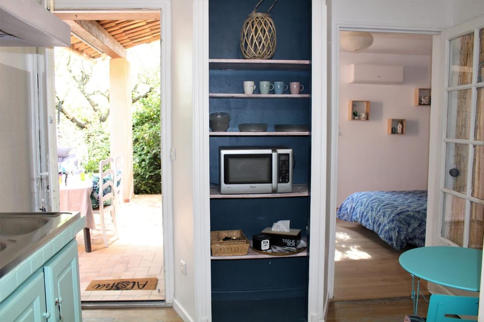 BBQ facilities, Kitchen or kitchenette, minibar, air conditioner