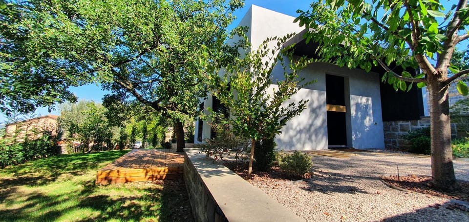 Facade/entrance, Garden, Balcony/Terrace