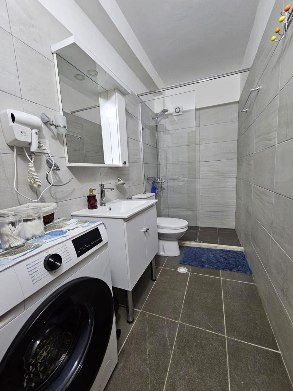 Shower, Toilet, Bathroom, washing machine