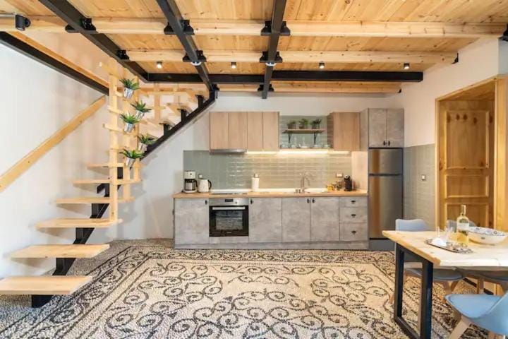 Kyrangelo Traditional House with outdoor jacuzzi Apartment in Rhodes, Greece