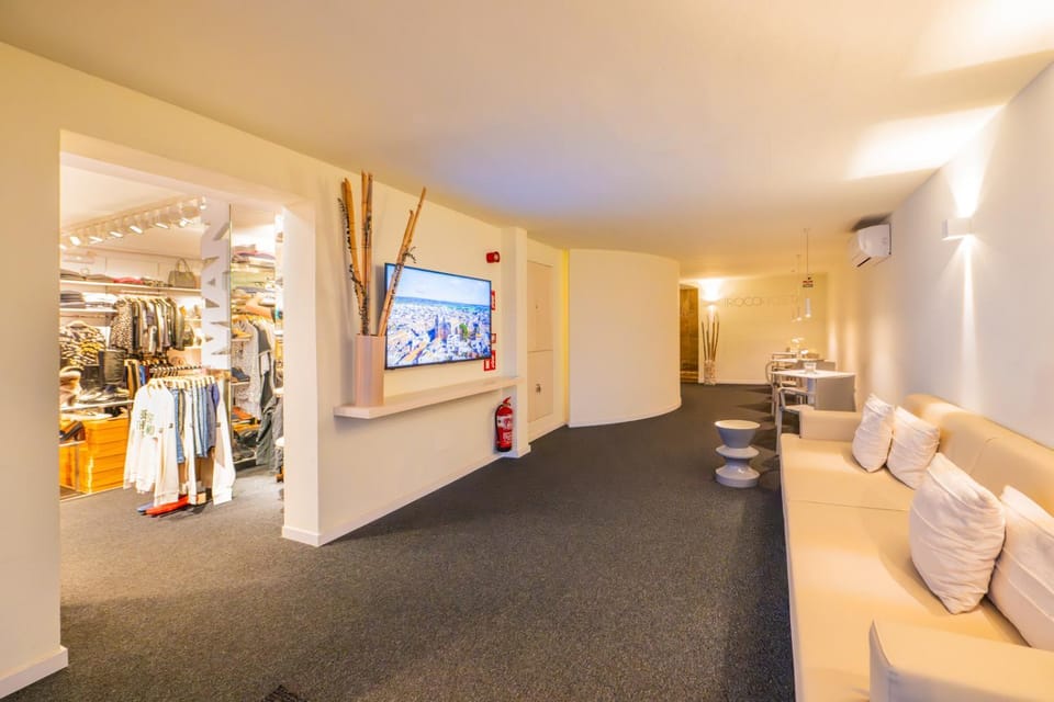 Property building, On-site shops, Lobby or reception