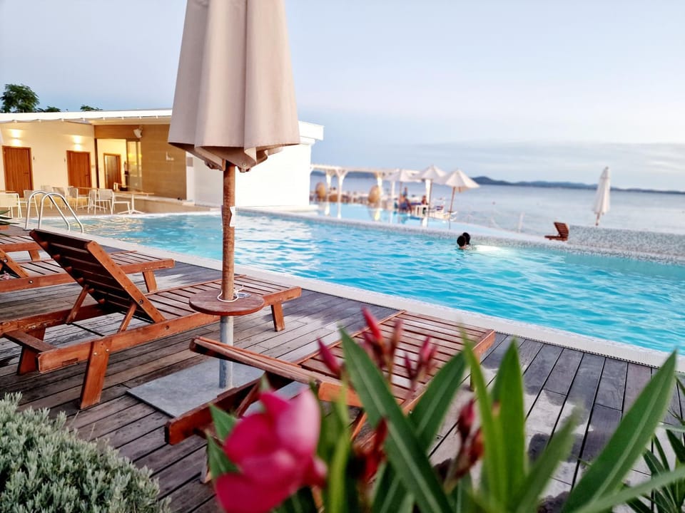 Pool view, Sea view, Swimming pool, Swimming pool, sunbed
