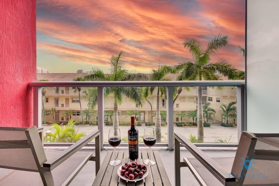 MODERN Resort Modern apartment 2 BR 2 BR POOL Apartment in Hallandale Beach