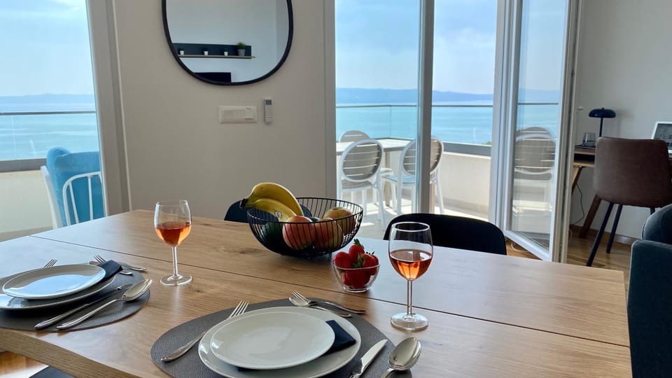 Living room, Dining area, Sea view