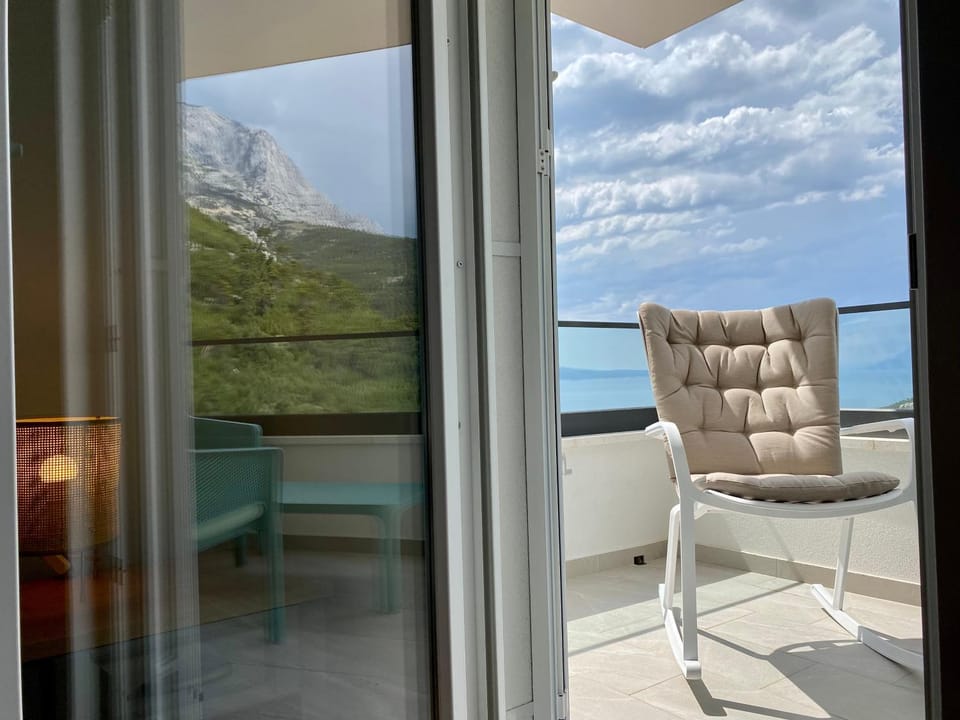 Balcony/Terrace, Mountain view, Sea view