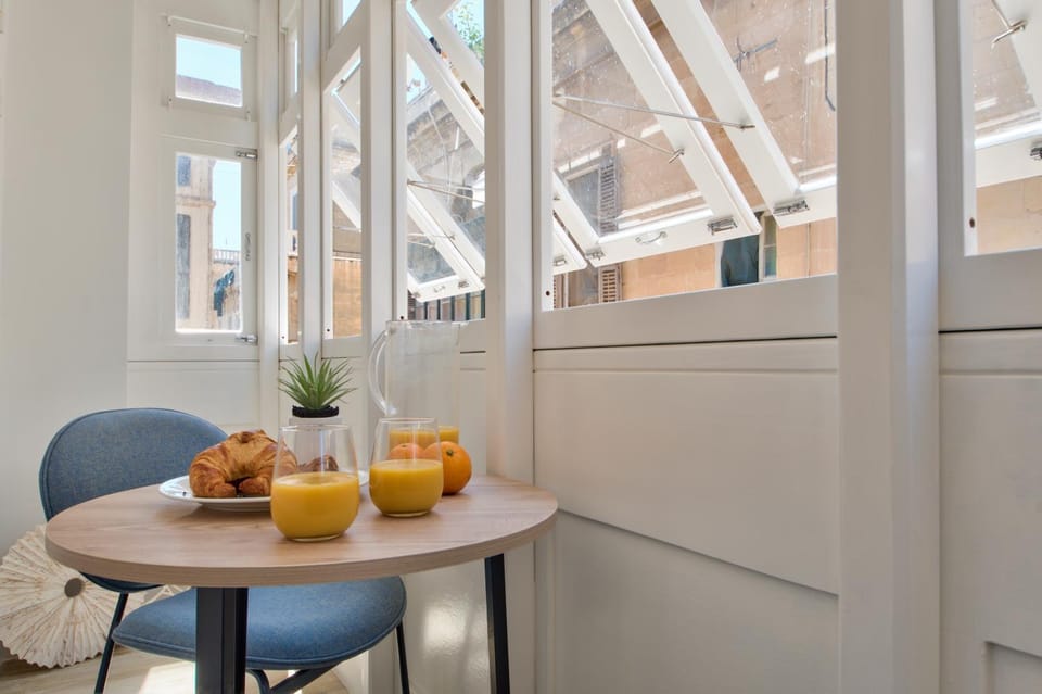 Balcony/Terrace, Food and drinks, Dining area, Food