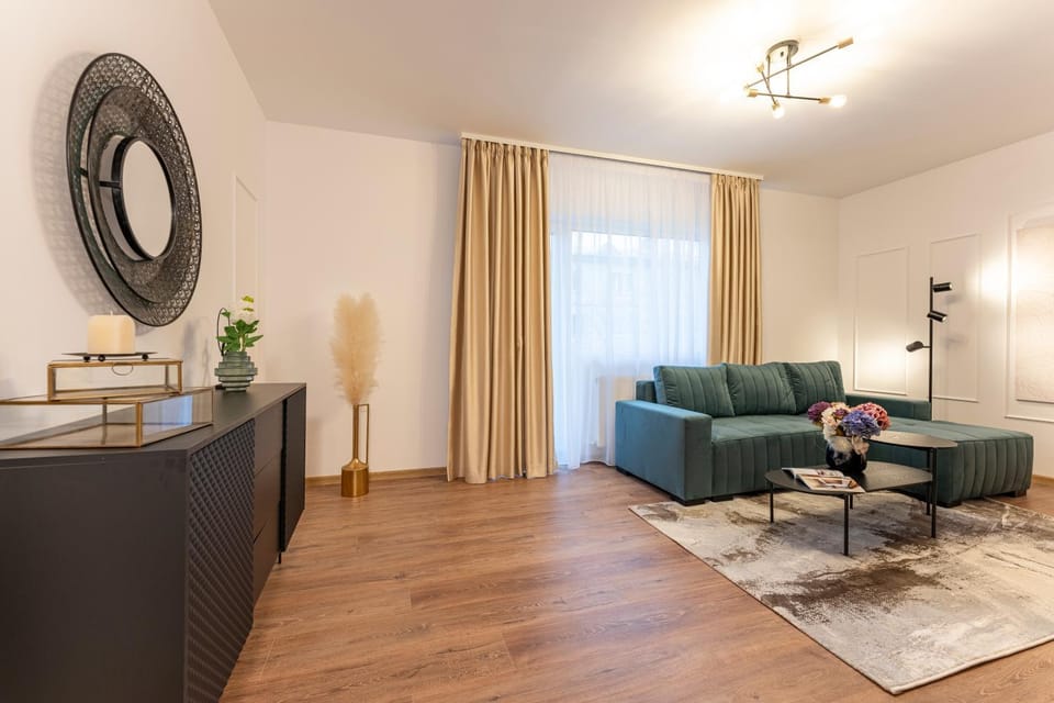 Living room, Photo of the whole room, Decorative detail, Seating area, furniture