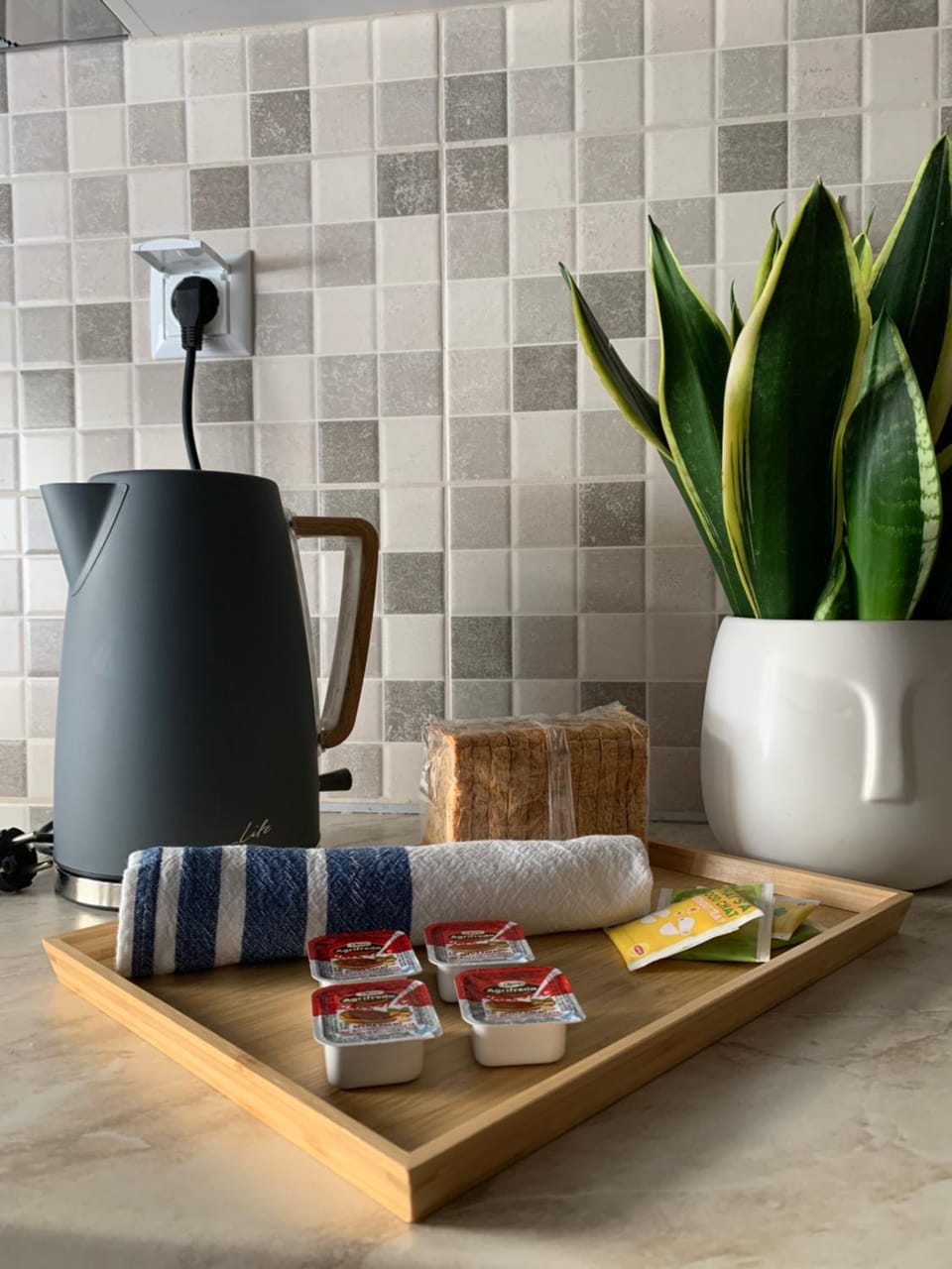 Coffee/tea facilities, Kitchen or kitchenette