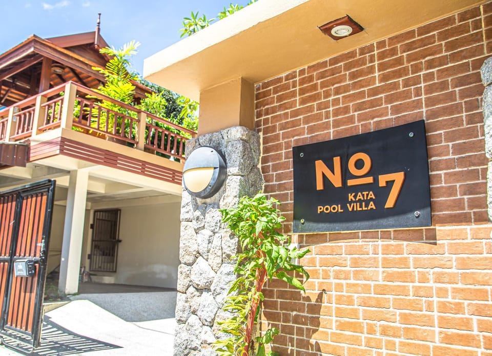 Property building, Facade/entrance, Property logo or sign