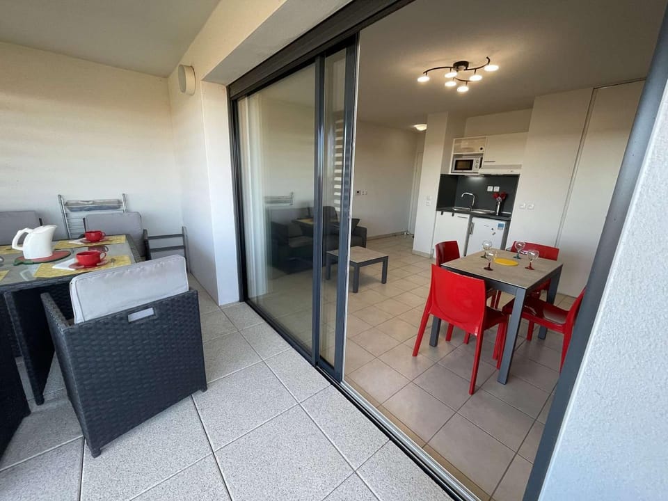 Studio cabine neuf avec terrasse proche plage et centre, parking privé inclus - FR-1-250-185 Cabin in Le Grau-du-Roi