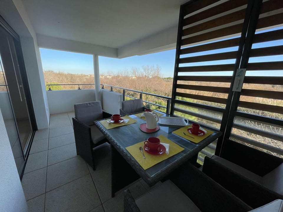 Studio cabine neuf avec terrasse proche plage et centre, parking privé inclus - FR-1-250-185 Cabin in Le Grau-du-Roi