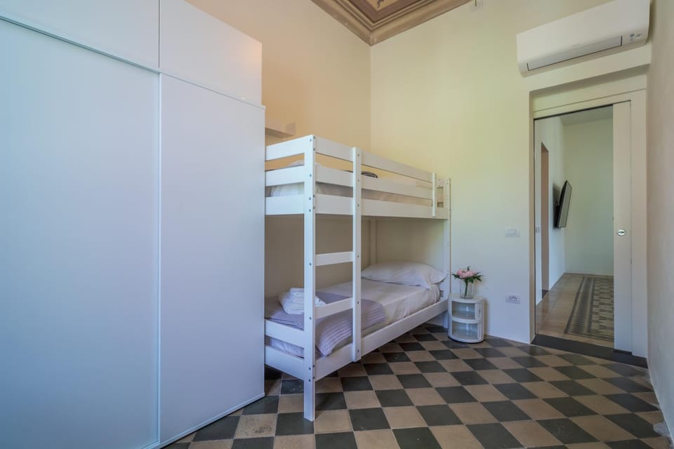 Bedroom, air conditioner