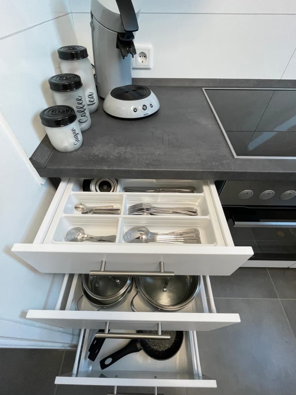 Coffee/tea facilities, Kitchen or kitchenette