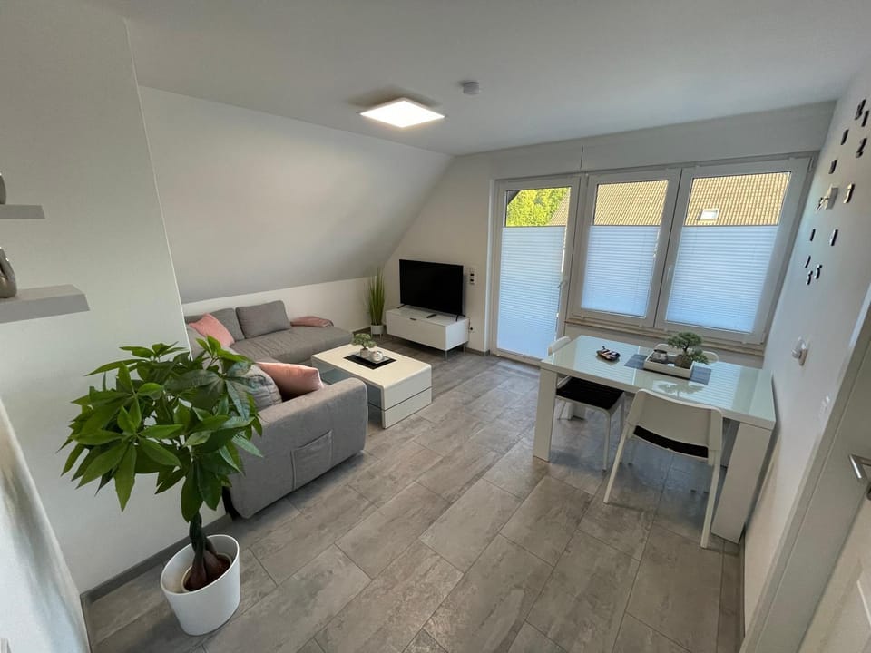 Communal lounge/ TV room, TV and multimedia, Living room, Photo of the whole room, Seating area, Dining area
