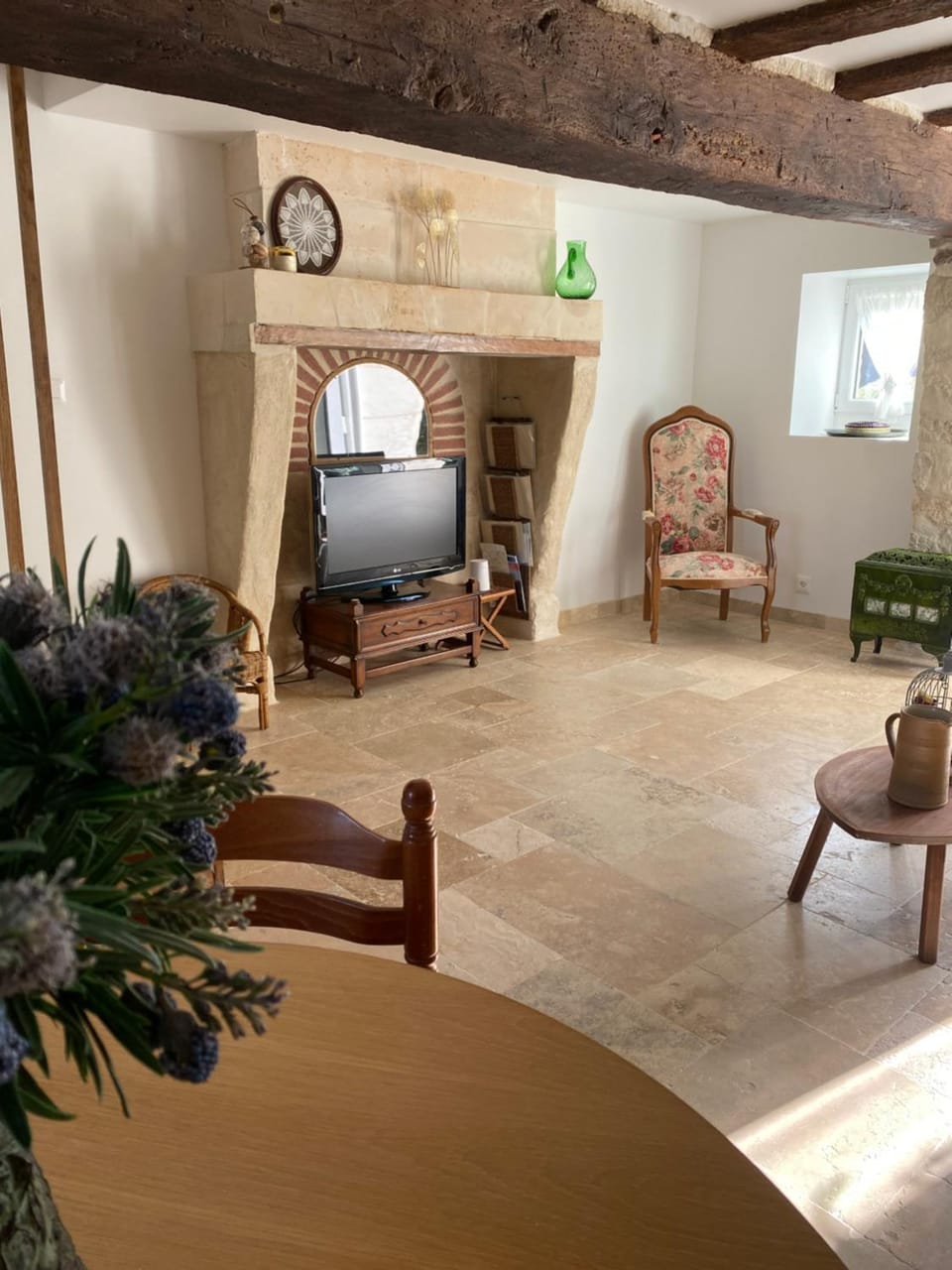 TV and multimedia, Living room, Seating area, flat iron