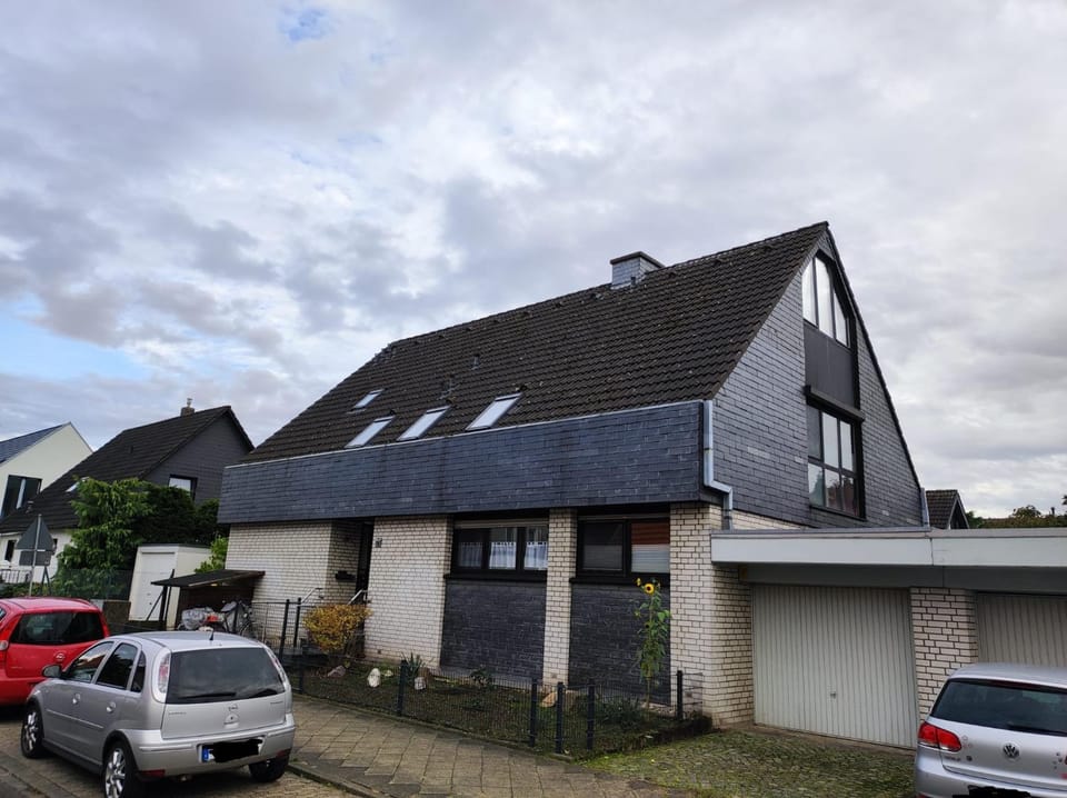 Näher Messe und Flughafen Apartment in Dusseldorf
