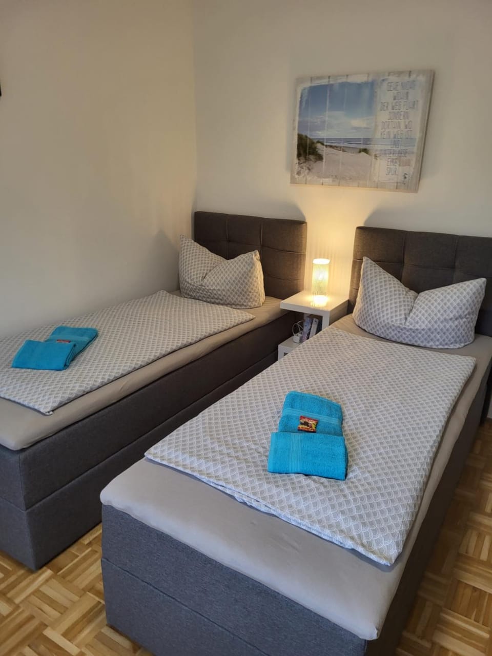 Näher Messe und Flughafen Apartment in Dusseldorf