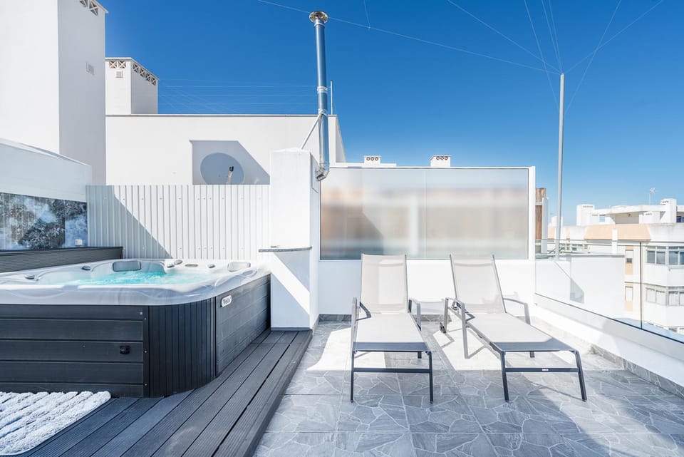 Off site, Hot Tub, Hot Tub, Balcony/Terrace, Balcony/Terrace, sunbed