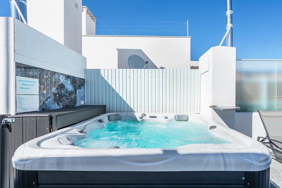Hot Tub, Hot Tub