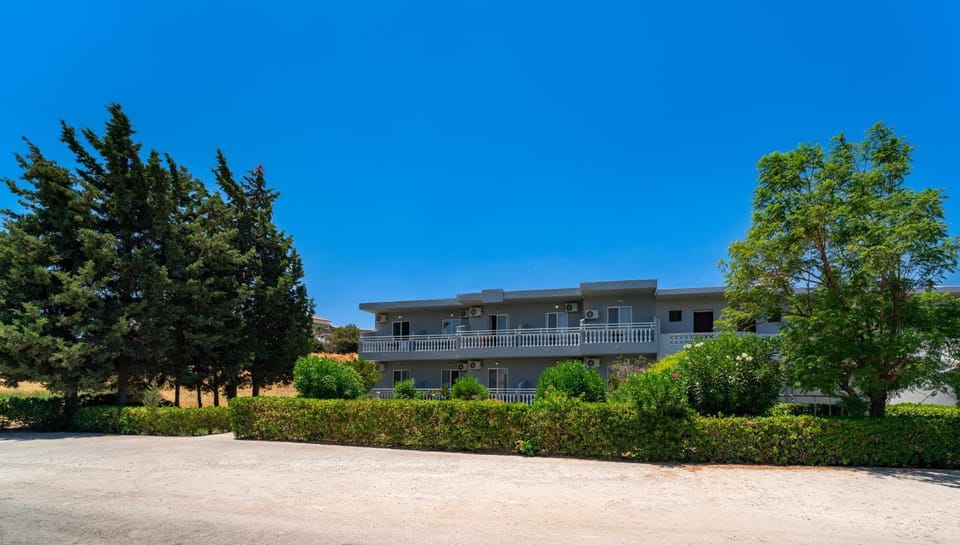 Property building, Spring, Day, Garden, Garden view