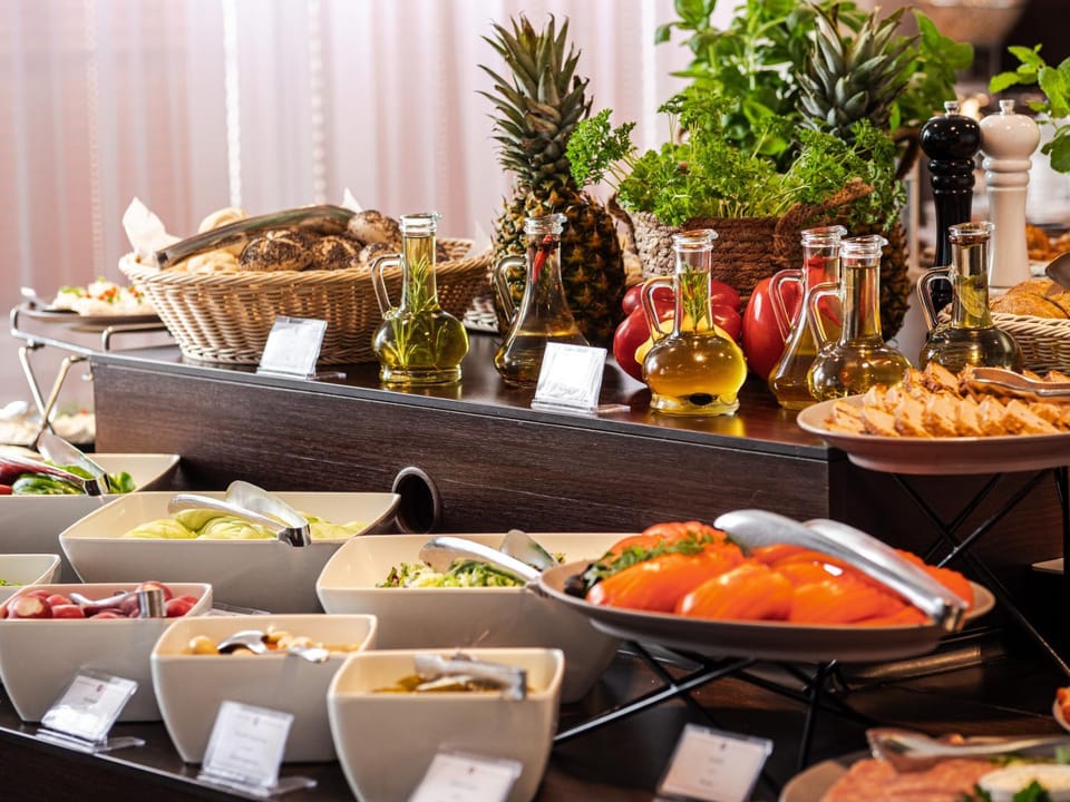 Restaurant/places to eat, Breakfast, Buffet breakfast