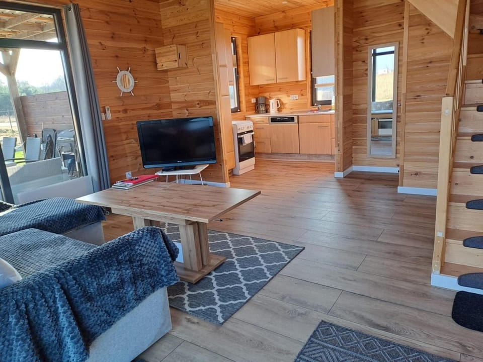 Ferienhaus Dziwna 70qm bis 7 Gäste mit Fass-Sauna, Whirlpool, großer Terrasse, eingezäuntem Garten & bis zu 6 Hunde kostenlos House in West Pomeranian Voivodeship, Poland