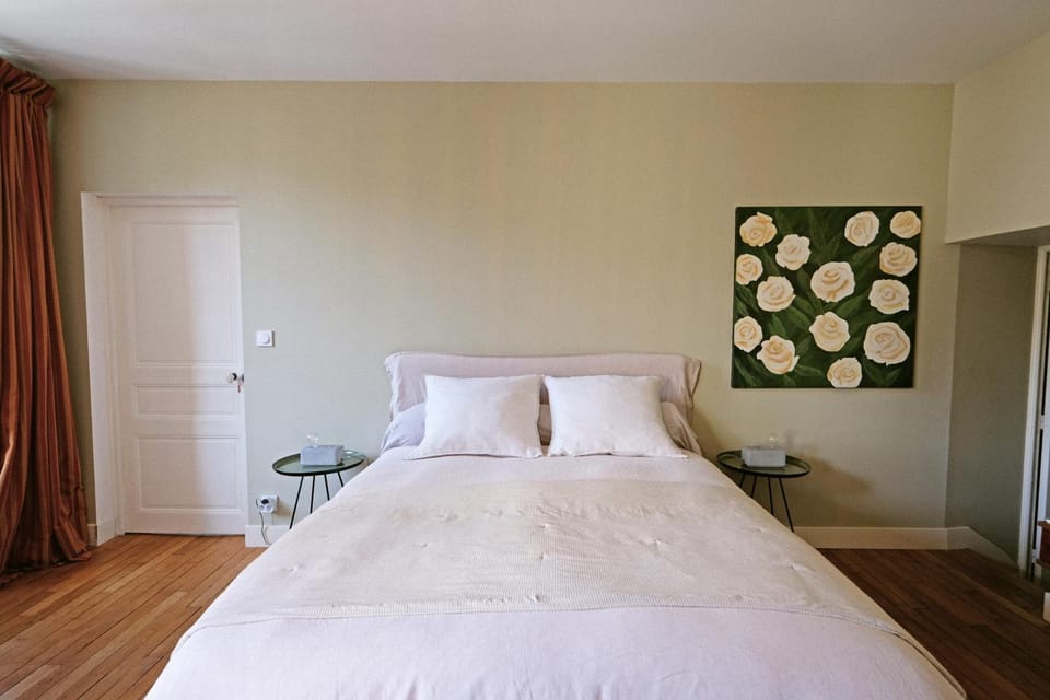 Bed, Coffee/tea facilities, Photo of the whole room, Decorative detail, Bedroom, furniture