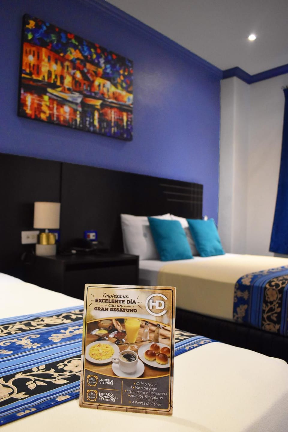Property building, Bed, Food and drinks, Photo of the whole room, Bedroom, Food, Breakfast, Parking